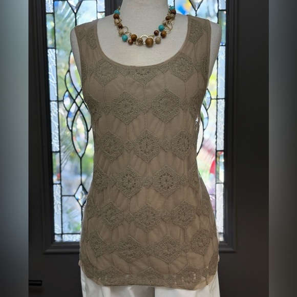 NWT Chico’s Crochet Lace Front Delicate Dara Tank in Coriander Taupe - Picture 1 of 9